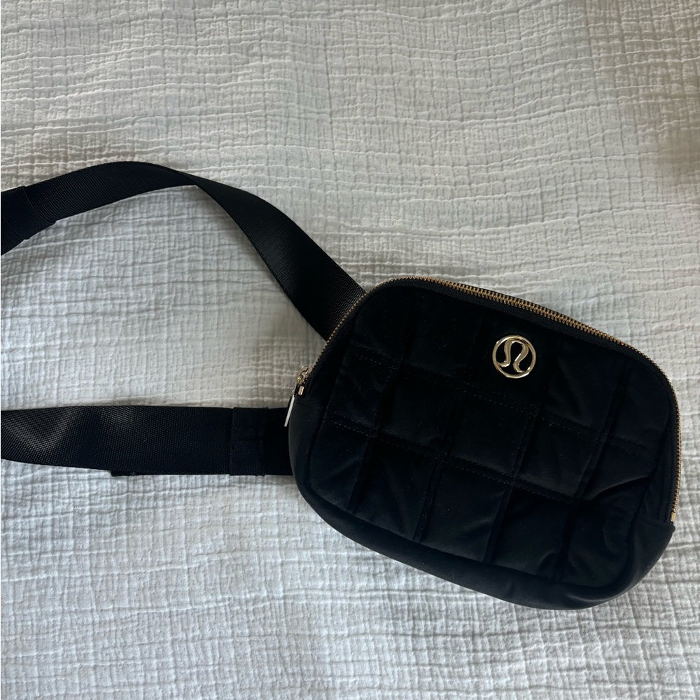 LULULEMON black velvet belt bag excellent condition